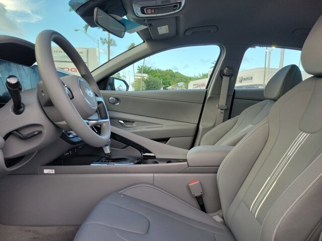 Used 2024 Hyundai Elantra Blue FWD image 17