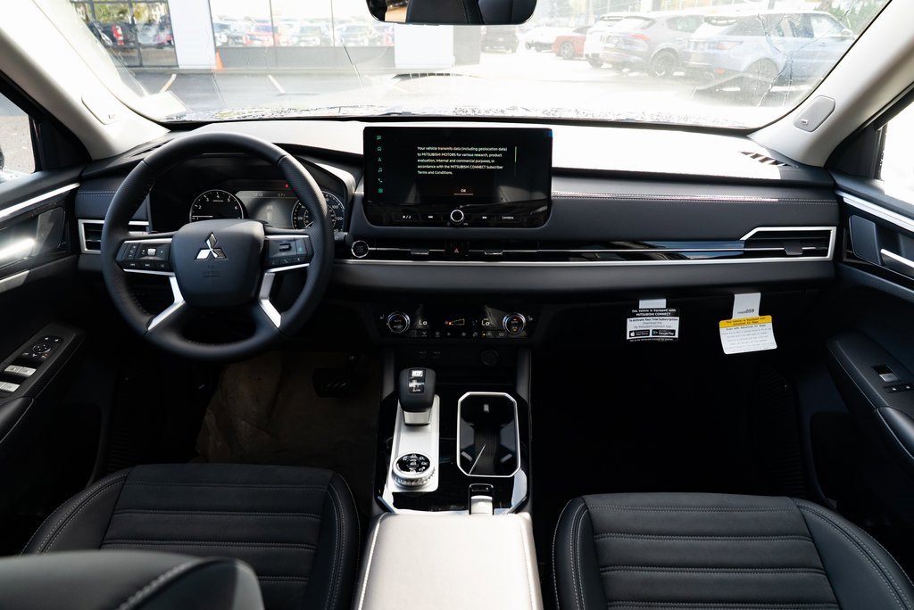 New 2025 Mitsubishi Outlander SE image 8