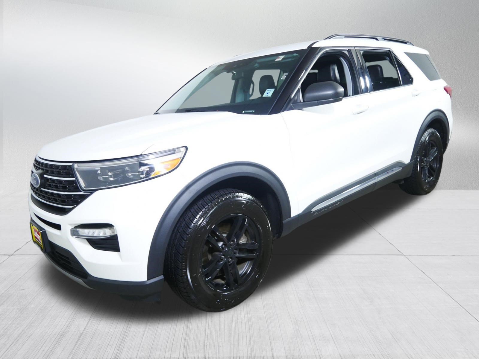 Used 2020 Ford Explorer XLT w/ Equipment Group 202A AWD/4WD image 3