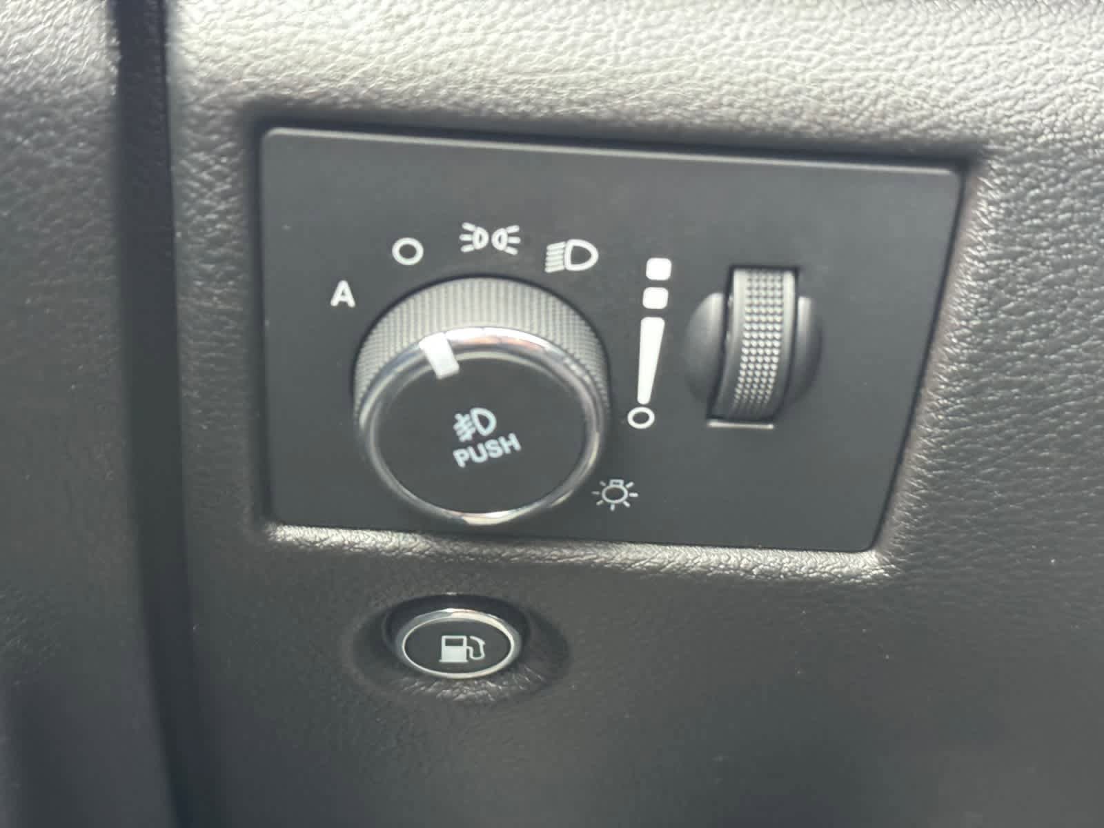 Used 2021 Jeep Grand Cherokee Limited AWD/4WD image 21
