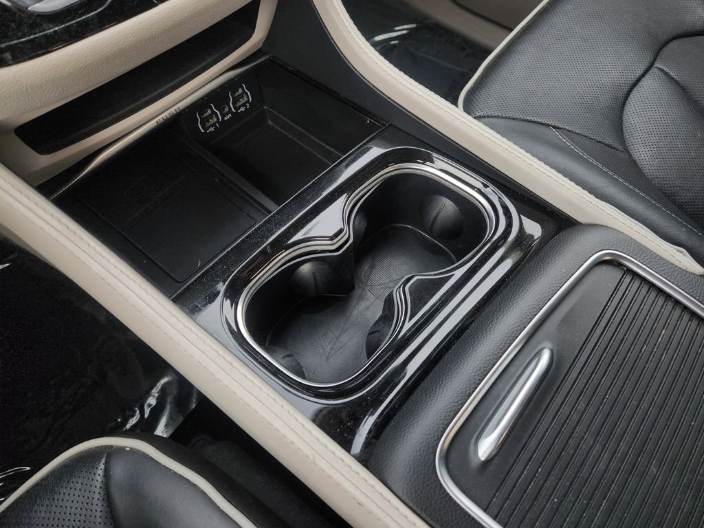 Used 2023 Chrysler Pacifica Limited image 21