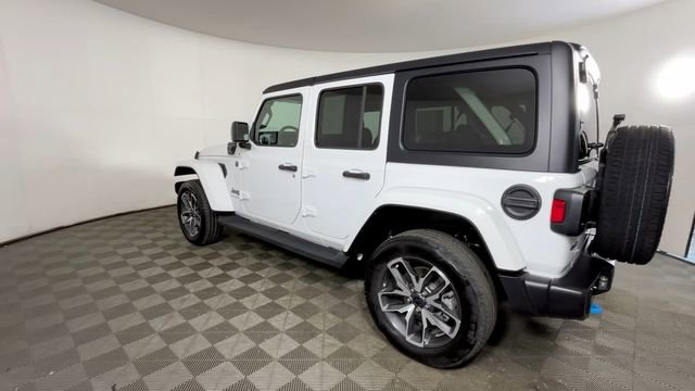 Used 2024 Jeep Wrangler Unlimited w/ Convenience Group AWD/4WD image 8