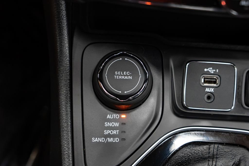 Used 2023 Jeep Cherokee Altitude Lux AWD/4WD image 21