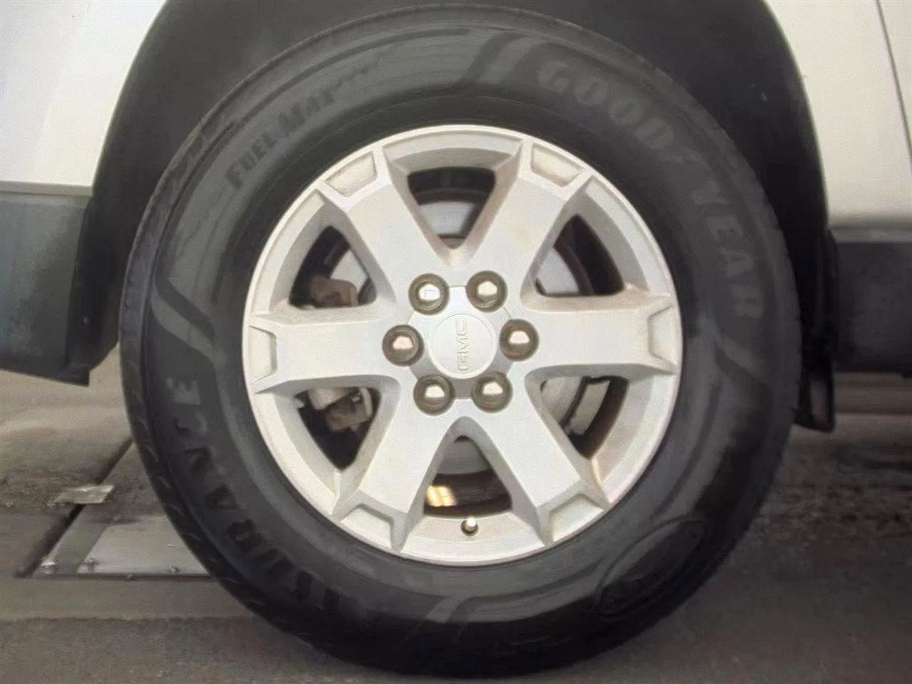 Used 2014 GMC Acadia SLE FWD image 11
