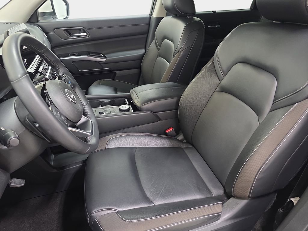 Used 2023 Nissan Pathfinder SL w/ Black Appearance Package AWD/4WD image 13