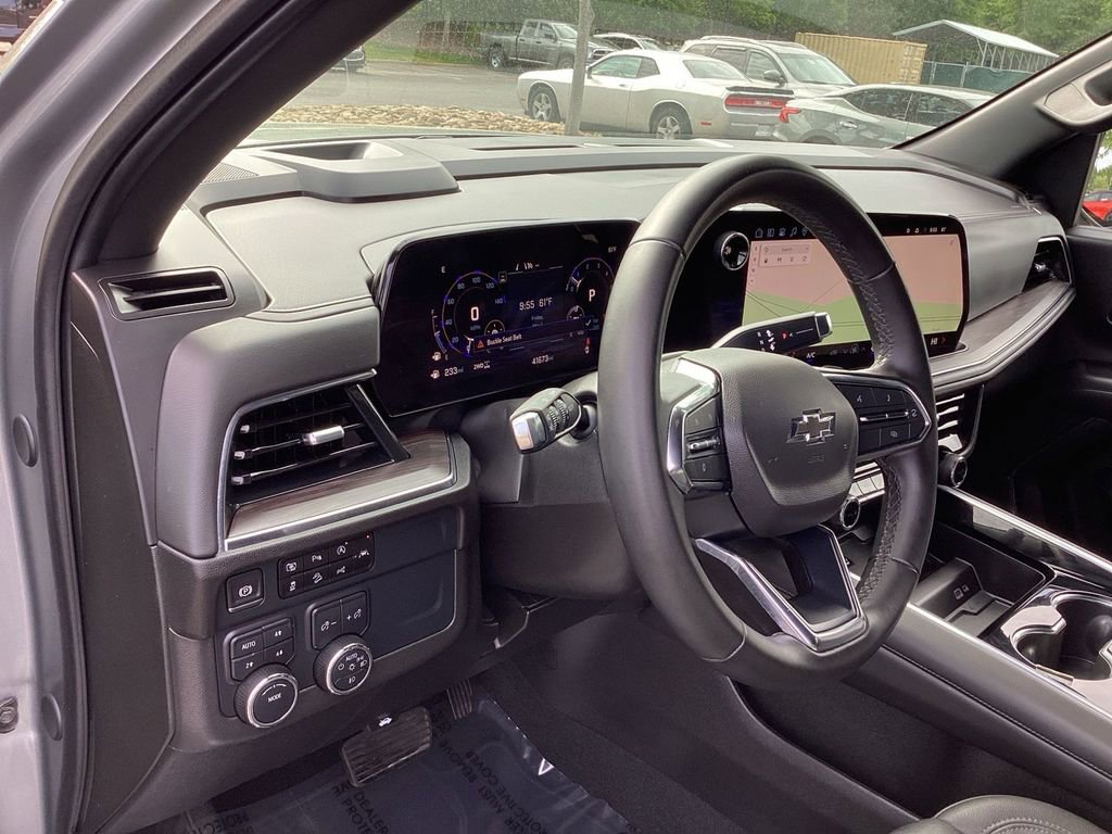 Used 2025 Chevrolet Suburban Z71 AWD/4WD image 9