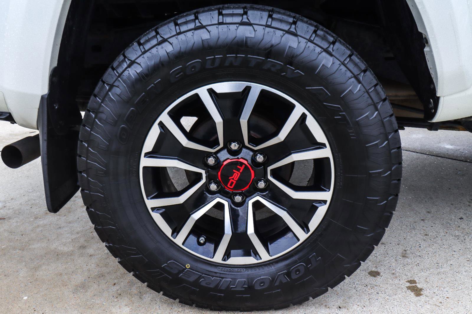 Used 2021 Toyota Tacoma TRD Sport w/ TRD Premium Sport Package AWD/4WD image 30