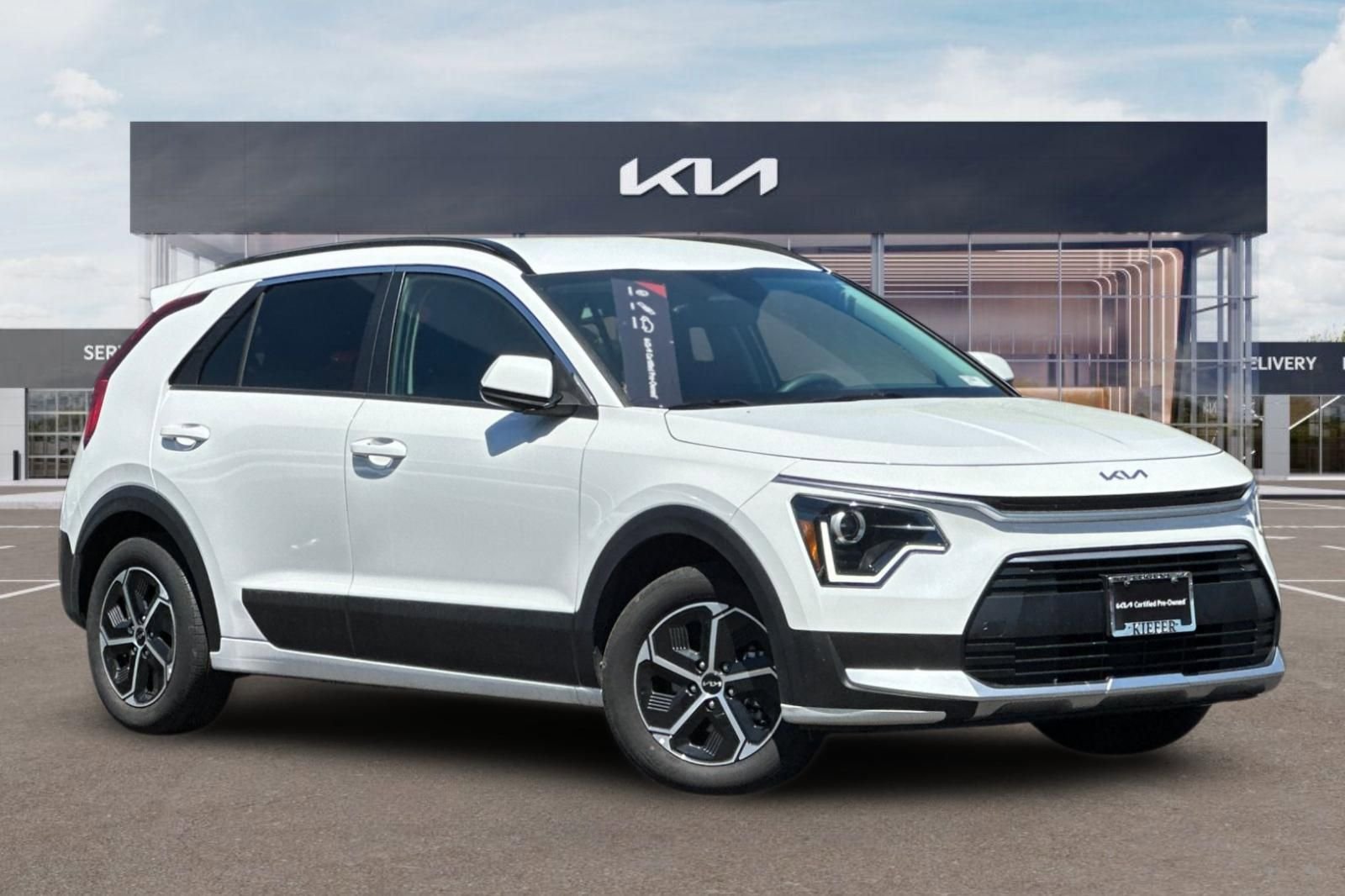 Certified 2025 Kia Niro LX FWD image 2