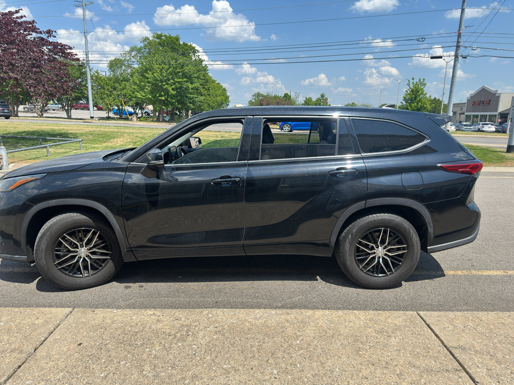 Used 2022 Toyota Highlander L FWD image 8