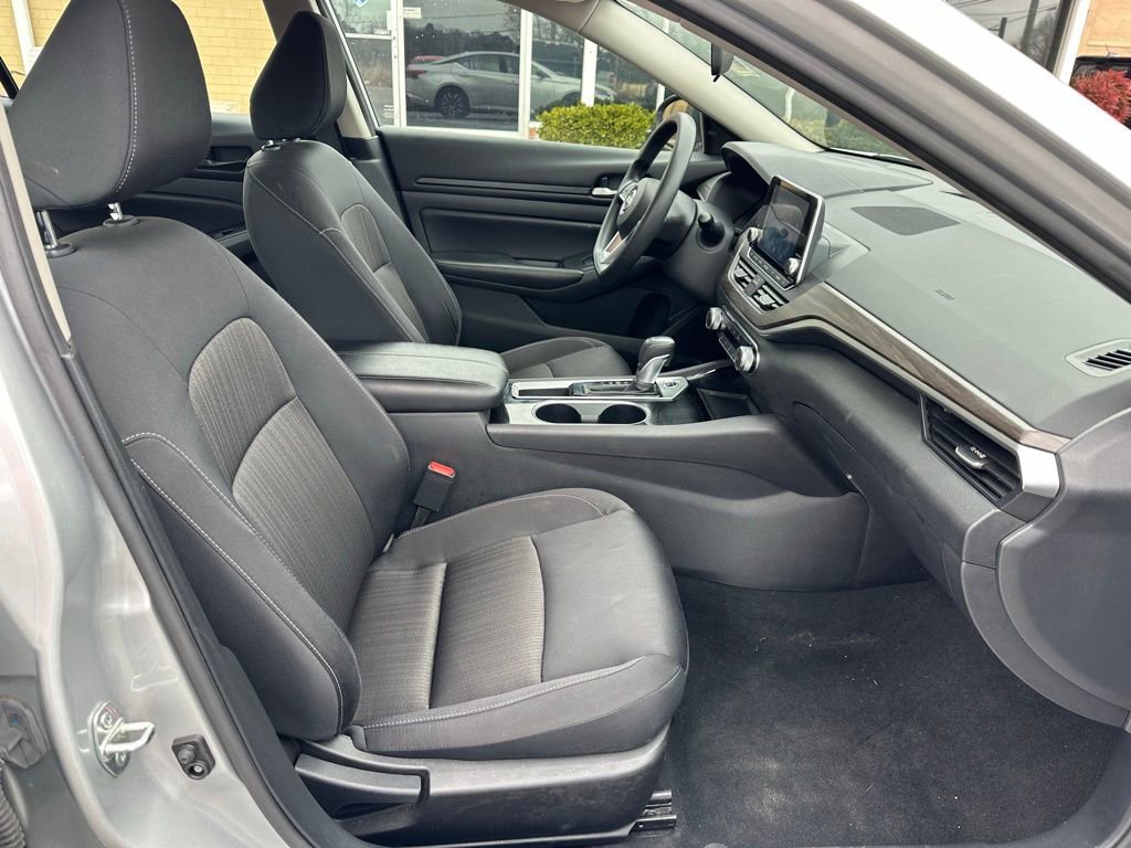 Used 2024 Nissan Altima 2.5 SV image 14