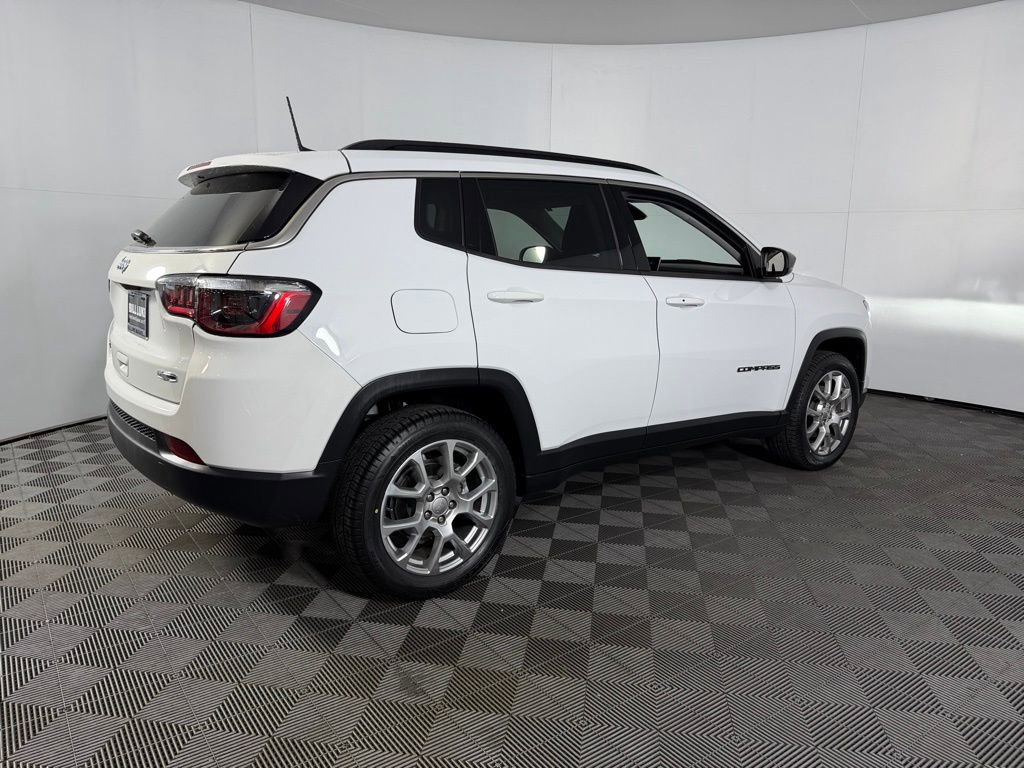 Used 2022 Jeep Compass Latitude image 8