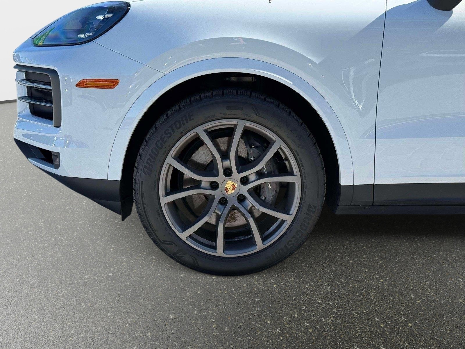 Used 2024 Porsche Cayenne AWD/4WD image 12