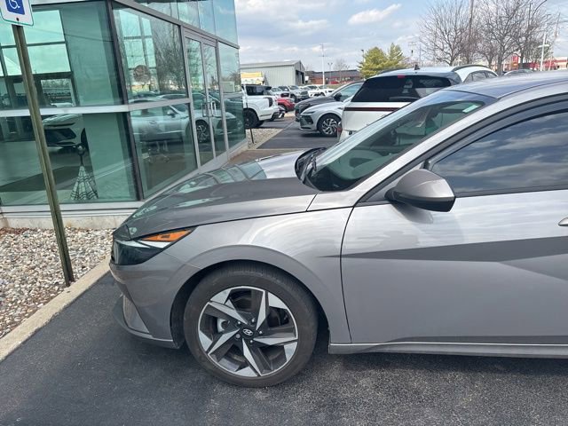 Used 2023 Hyundai Elantra SEL w/ Convenience Package image 14