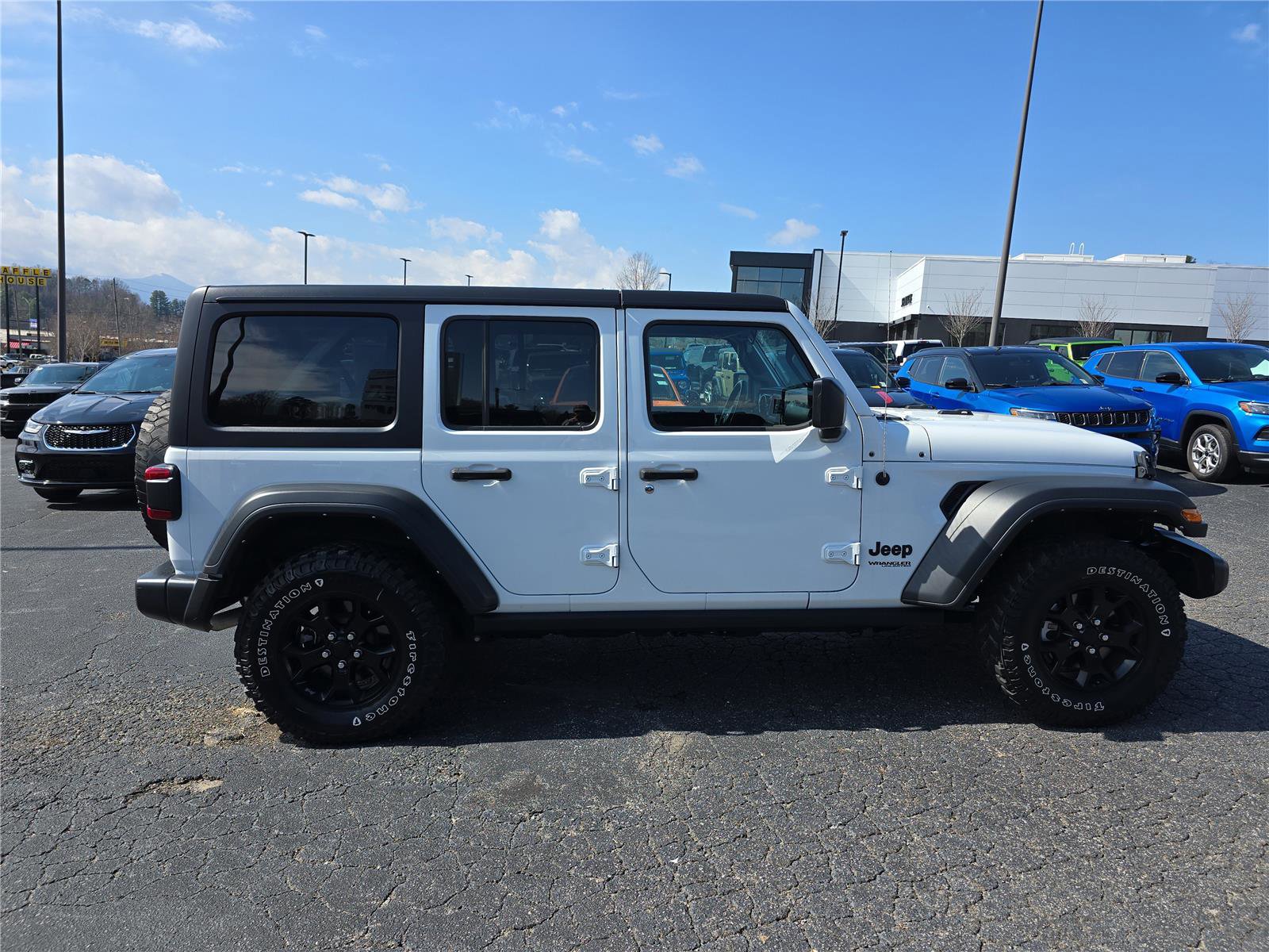 Used 2022 Jeep Wrangler Unlimited Sport image 2