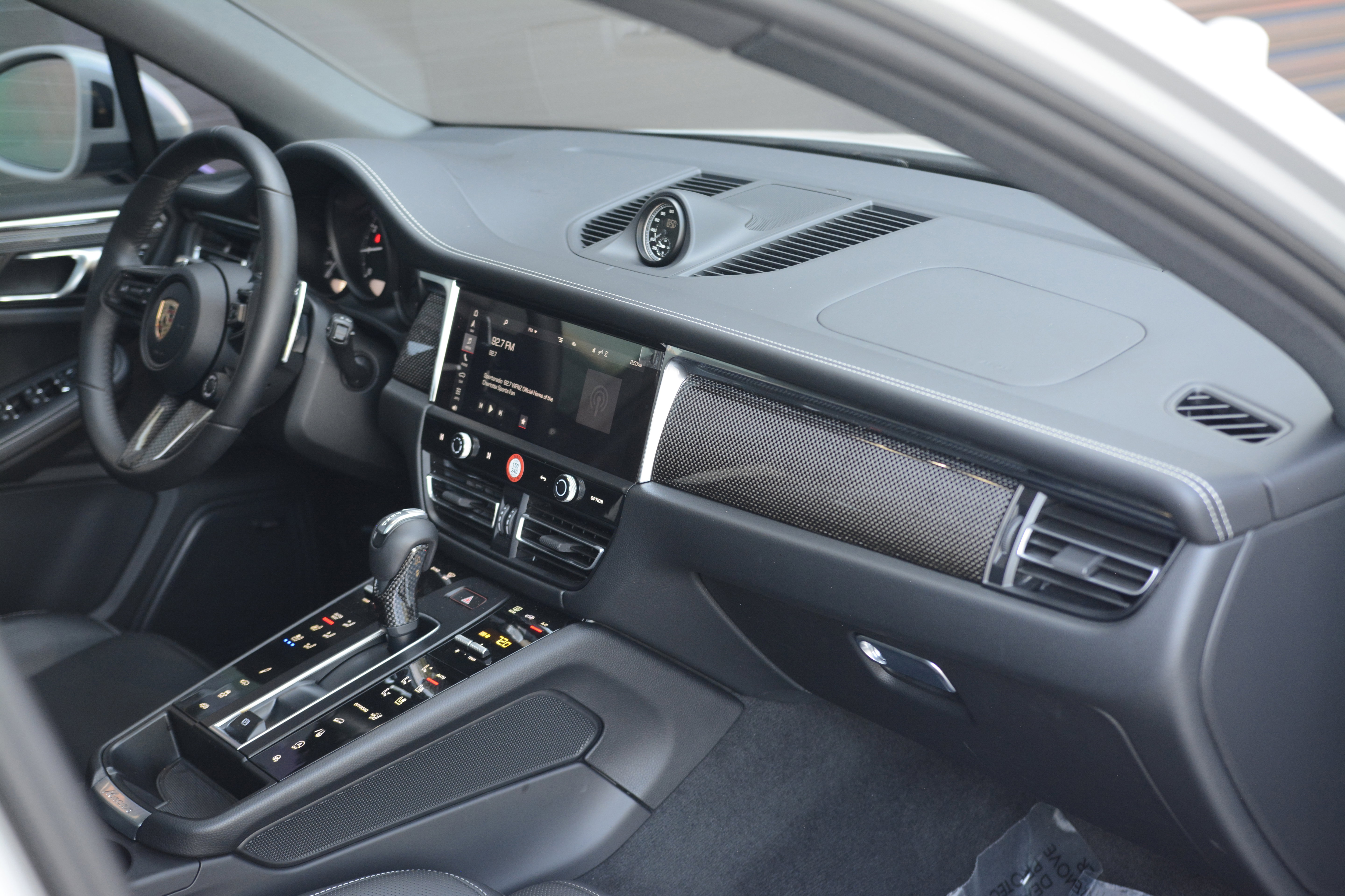 Certified 2026 Porsche Macan Turbo AWD/4WD image 28