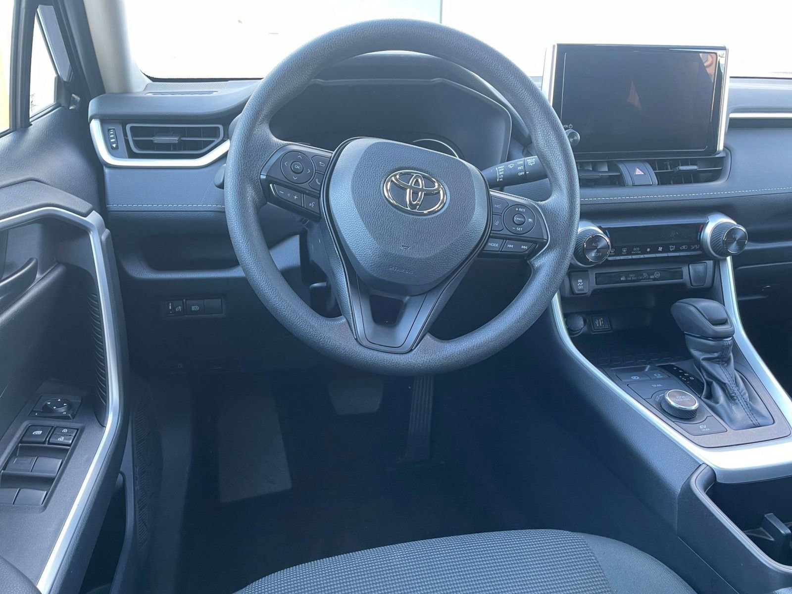 Used 2025 Toyota RAV4 LE image 33