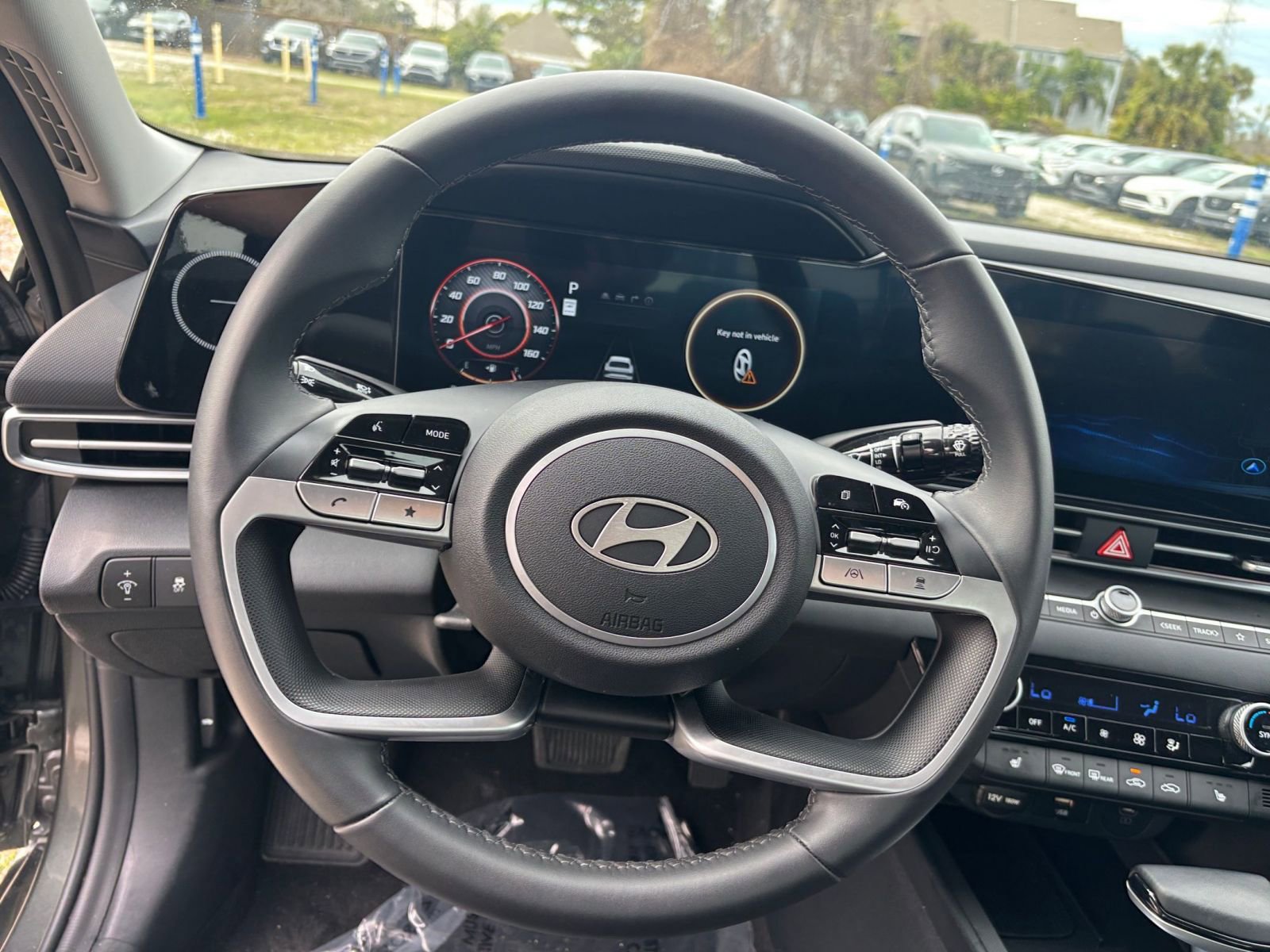 Used 2025 Hyundai Elantra SEL image 28