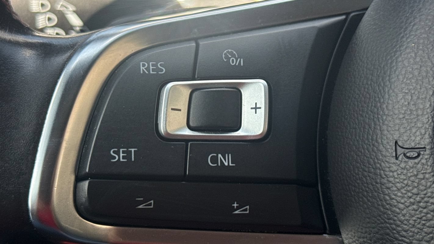 Used 2016 Volkswagen GTI SE FWD image 32