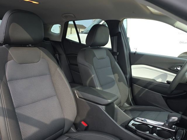 Used 2024 Chevrolet Trax LT FWD image 8