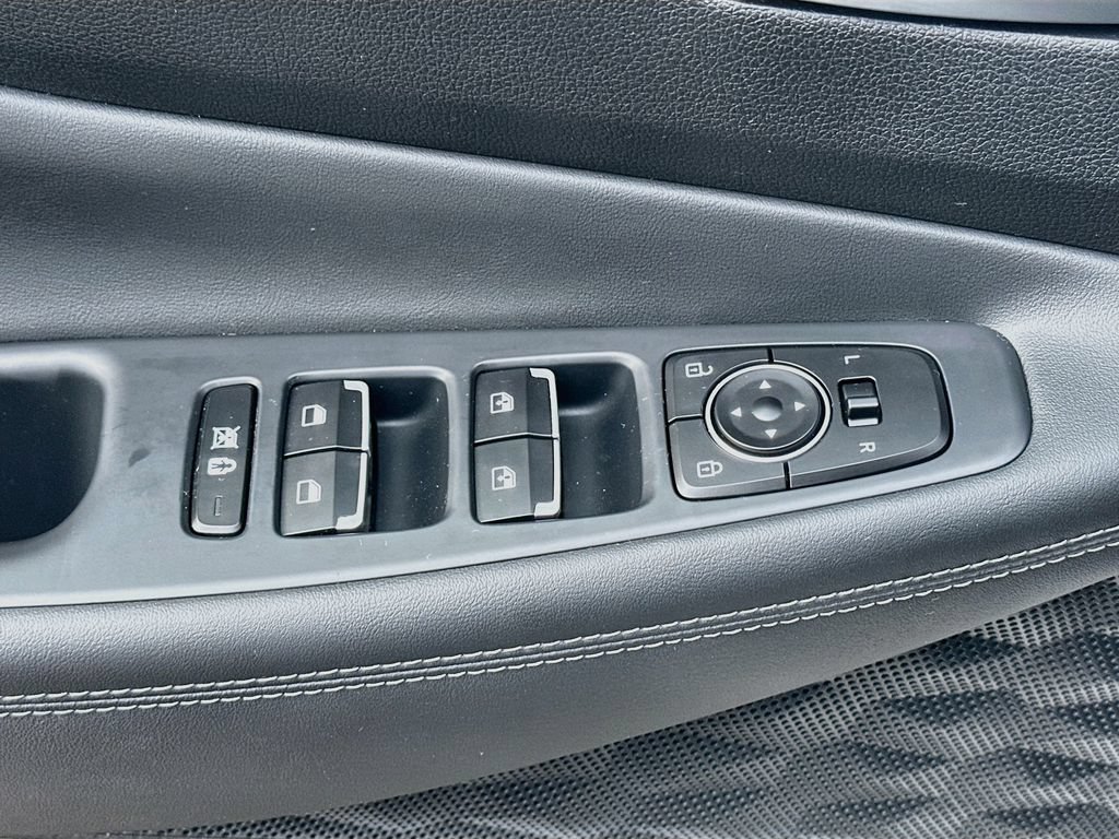 Used 2020 Hyundai Santa Fe Limited FWD image 18