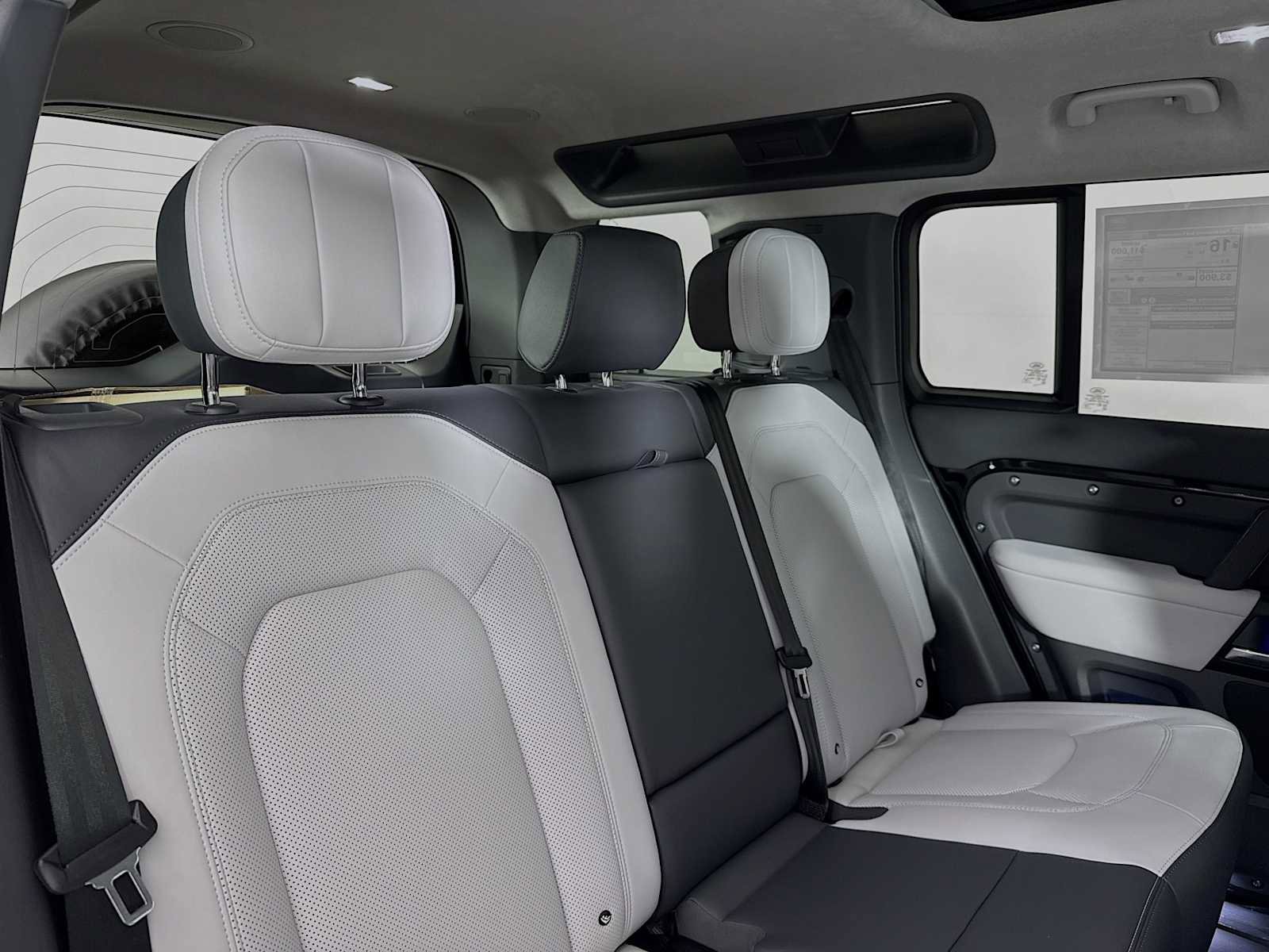 New 2026 Land Rover Defender 110 V8 AWD/4WD image 27
