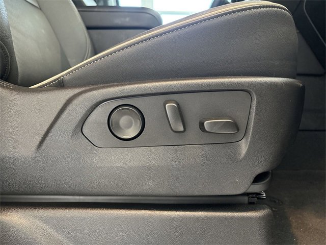 New 2025 Chevrolet Suburban Premier image 24