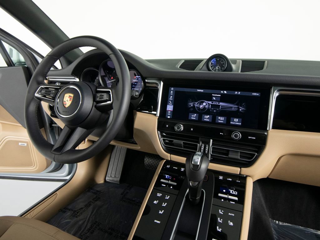 Certified 2025 Porsche Macan image 27