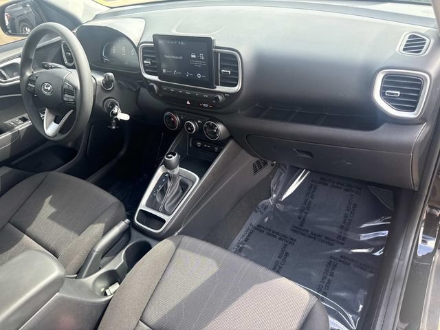 Used 2025 Hyundai Venue SE FWD image 17