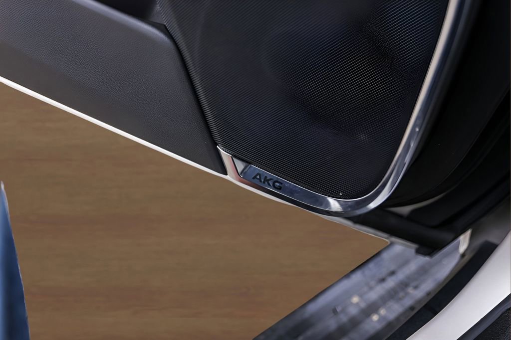 Used 2024 Cadillac Escalade Sport w/ Touring Package image 23