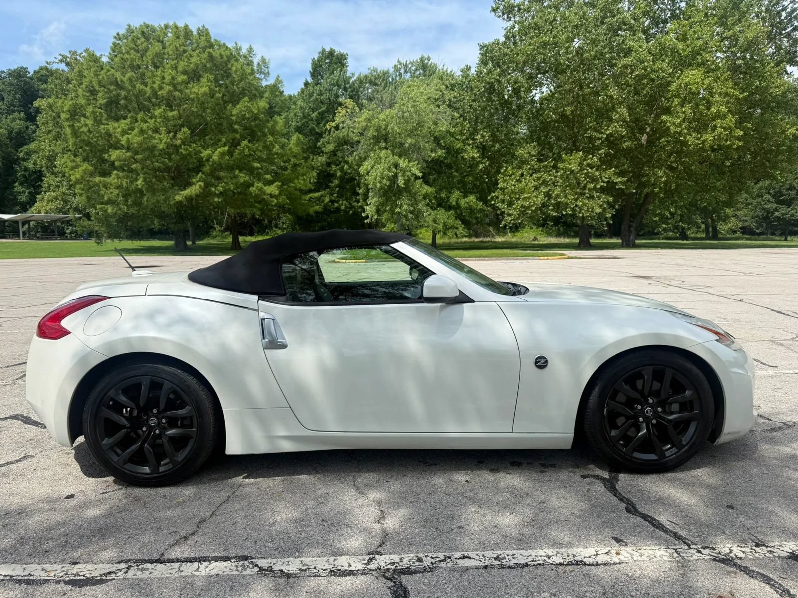Used 2017 Nissan 370Z Touring RWD image 4