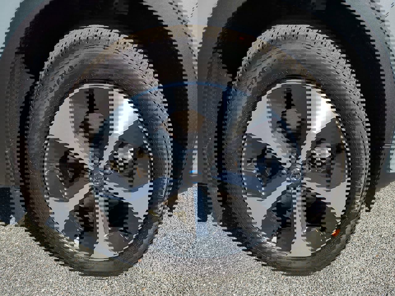 New 2025 Volvo XC40 B5 Core w/ Protection Package Premier image 11