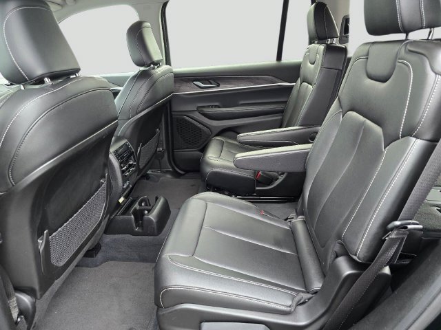 Used 2023 Jeep Grand Cherokee L Limited AWD/4WD image 15