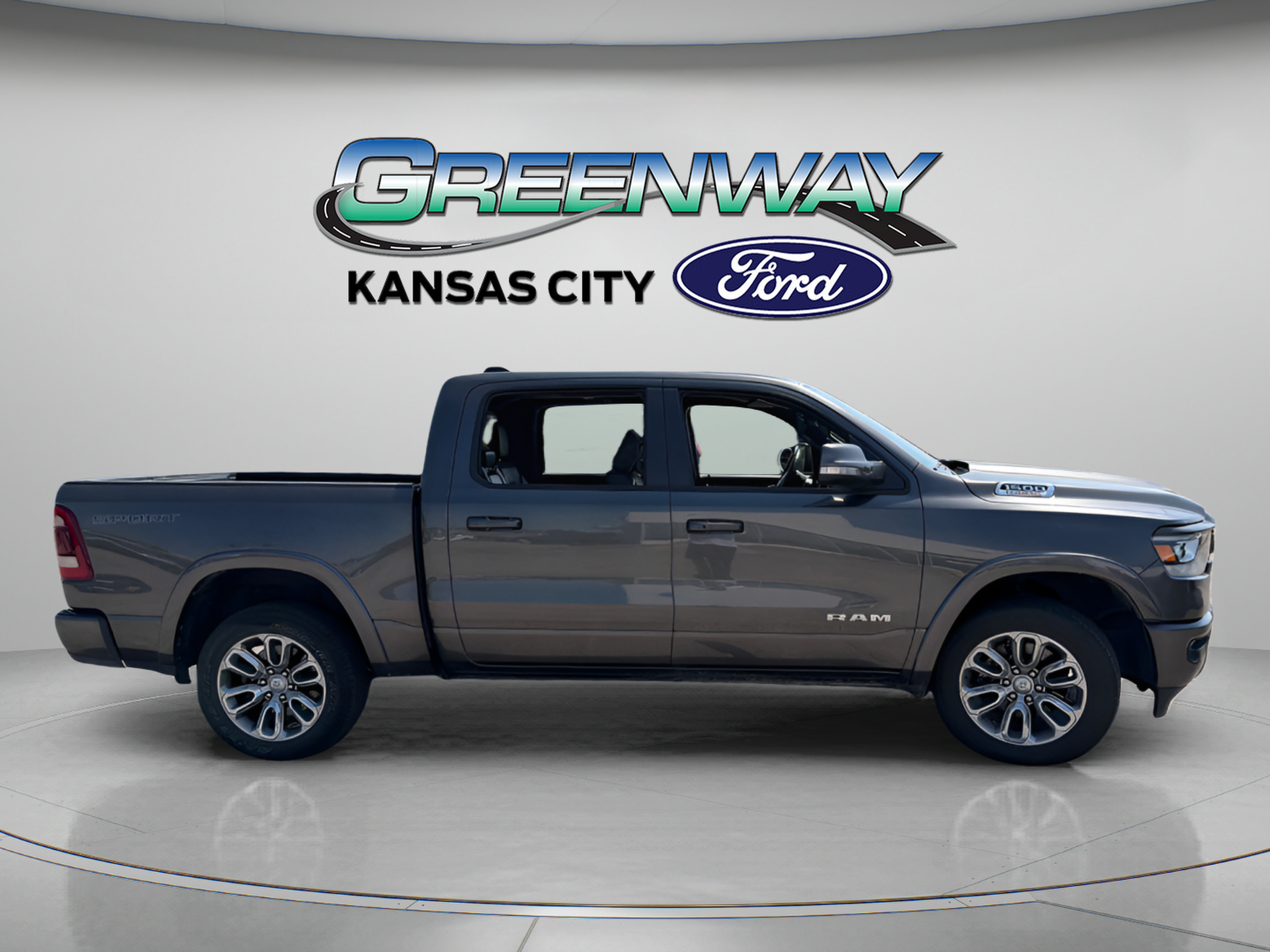 Used 2022 RAM 1500 Laramie w/ Sport Appearance Package AWD/4WD image 9