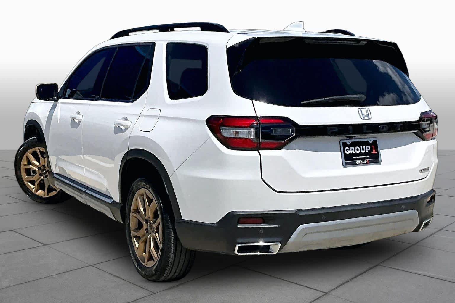 Used 2024 Honda Pilot Touring image 11