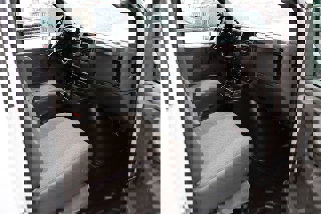 Used 2004 Chevrolet Express 3500 w/ Chrome Appearance Package image 7