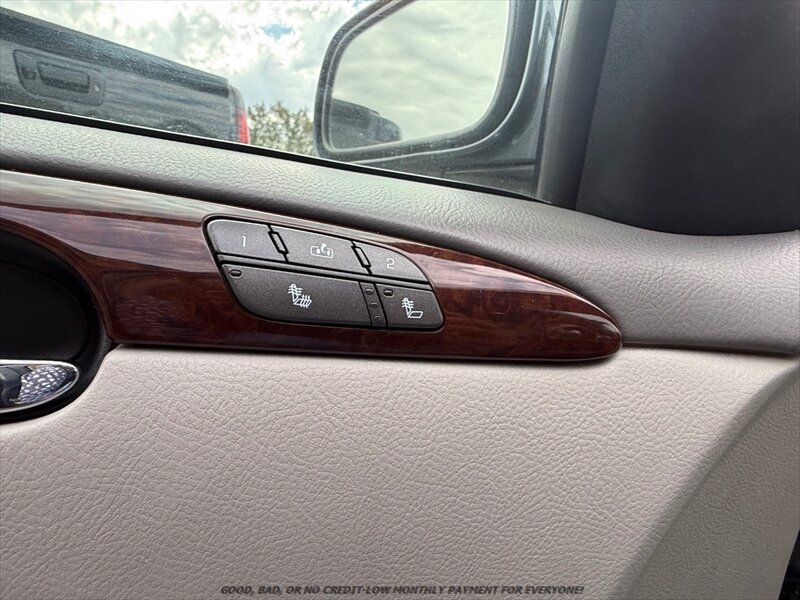 Used 2011 Buick Lucerne CXL FWD image 27