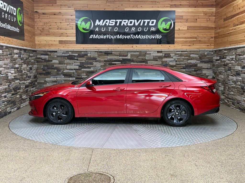 Used 2023 Hyundai Elantra SEL w/ Preferred Accessory Package image 5