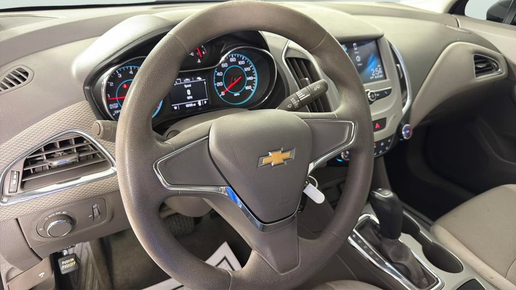 Used 2017 Chevrolet Cruze LS FWD image 21