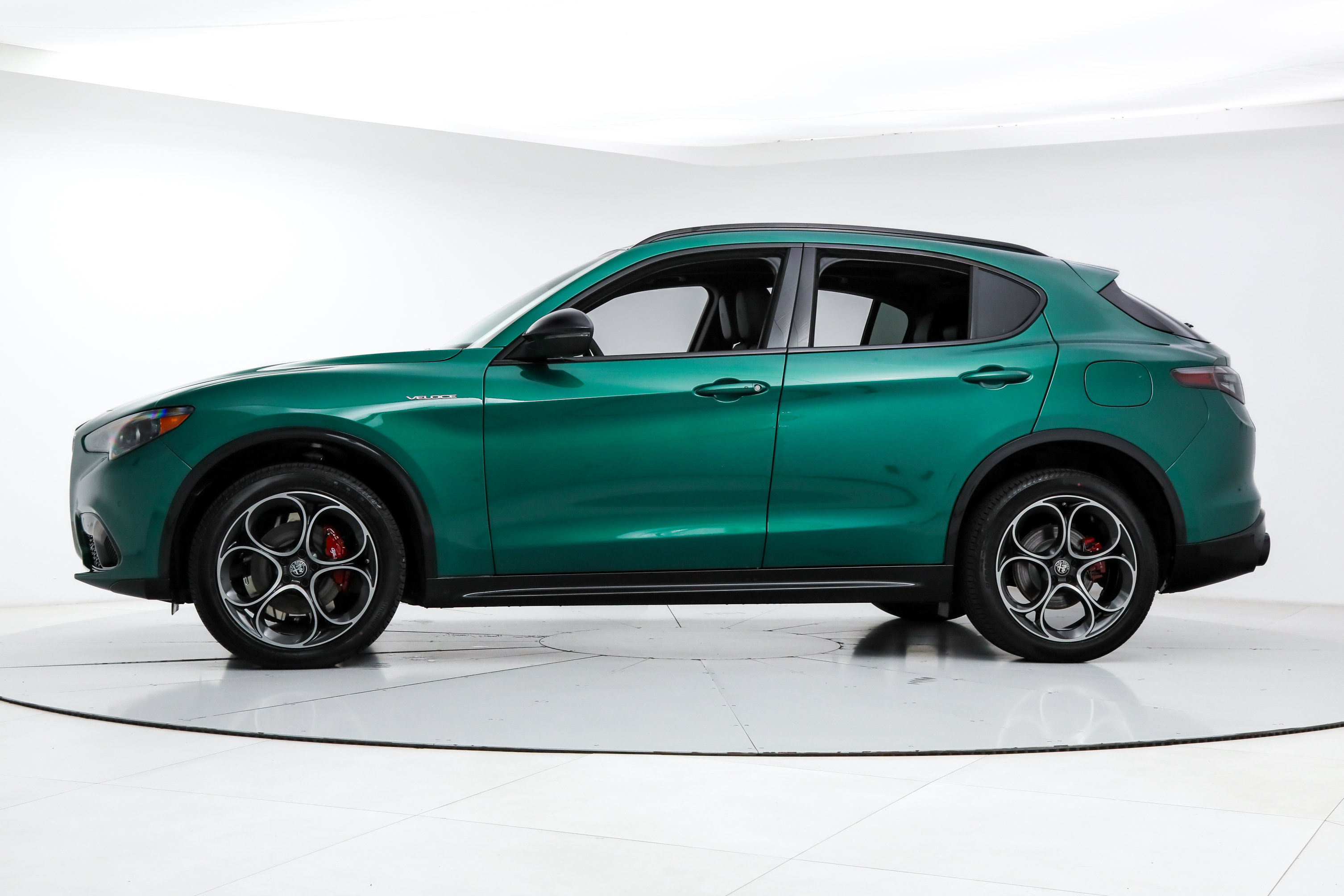 New 2026 Alfa Romeo Stelvio Sprint w/ Convenience Package AWD/4WD image 2