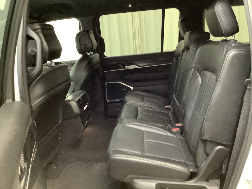 Used 2023 Jeep Wagoneer L Series II AWD/4WD image 25