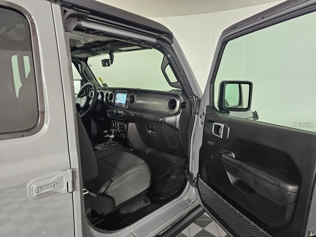 Used 2023 Jeep Wrangler Unlimited AWD/4WD image 37