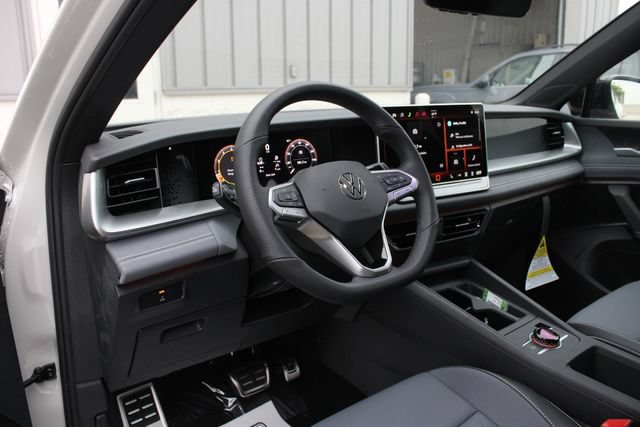 New 2026 Volkswagen Tiguan SE R-Line AWD/4WD image 2