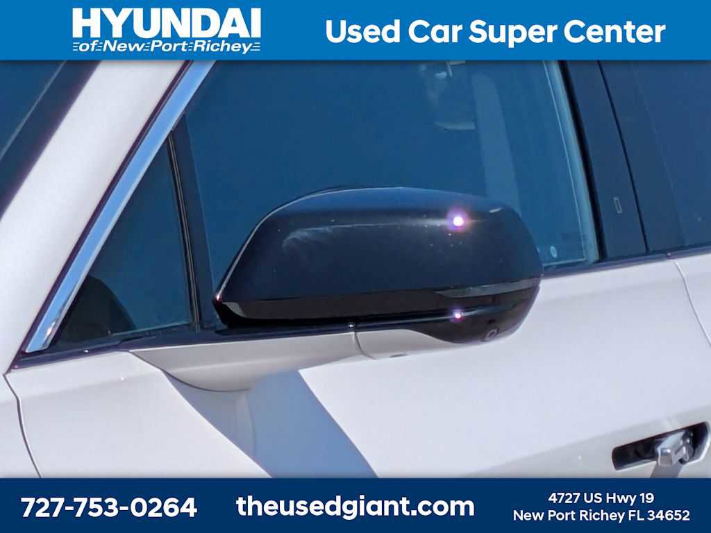 Used 2024 Cadillac Lyriq Luxury RWD image 11
