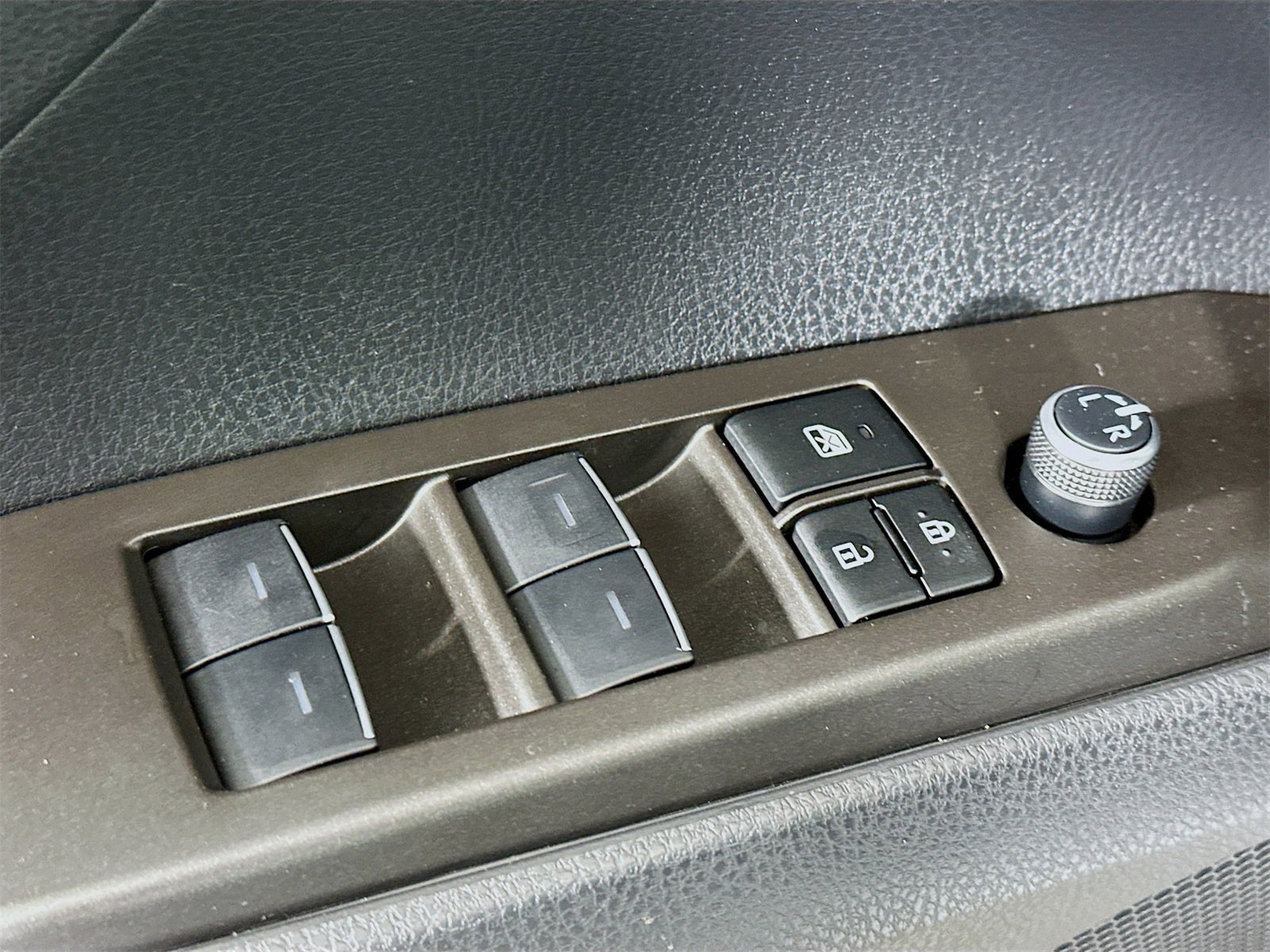 Used 2023 Toyota Camry XLE image 18