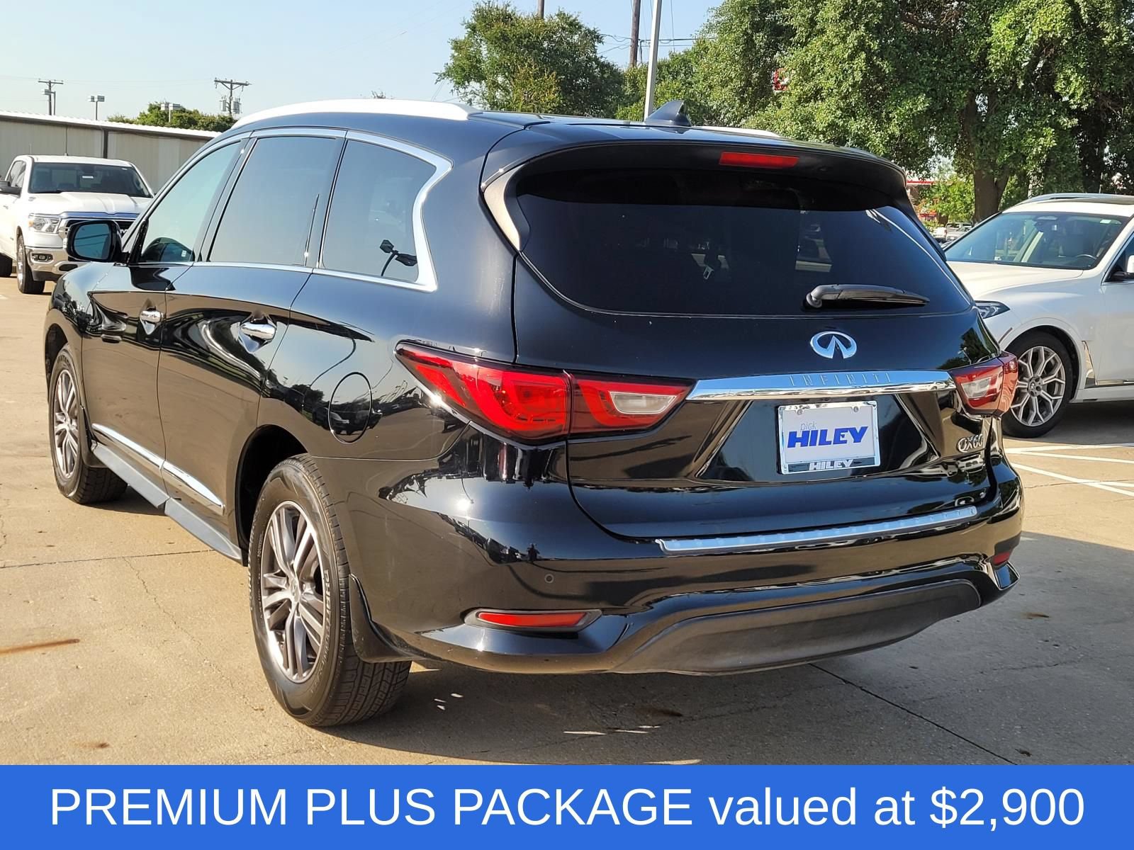 Used 2017 INFINITI QX60 Luxe w/ Premium Plus Package AWD/4WD image 3