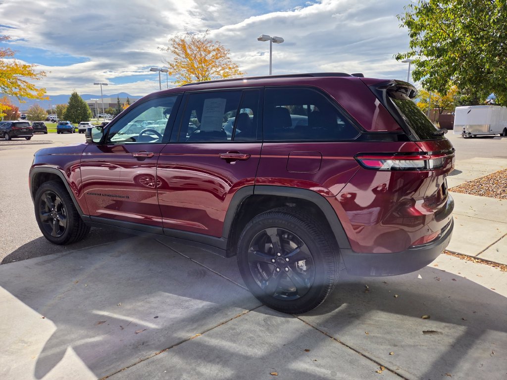 Used 2023 Jeep Grand Cherokee Altitude AWD/4WD image 30