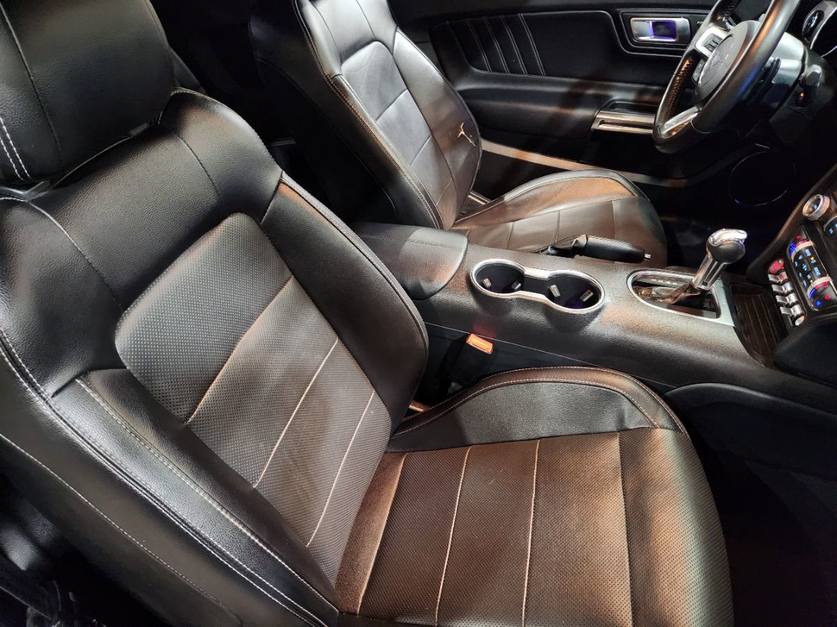 Used 2020 Ford Mustang Premium RWD image 31