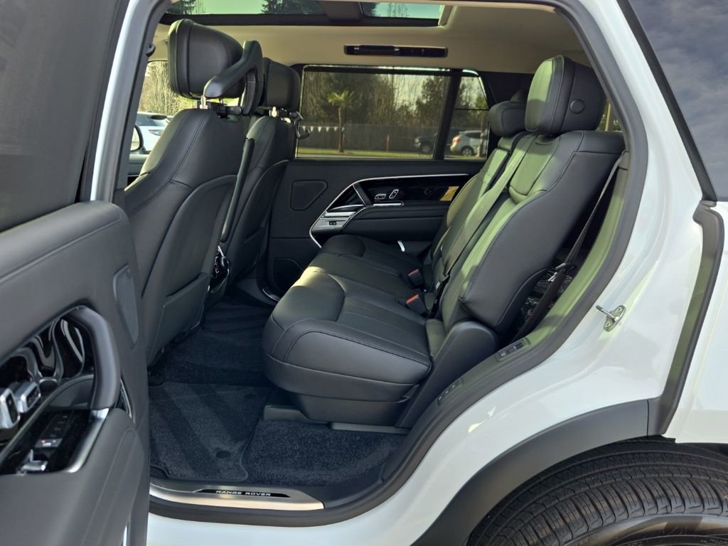 New 2026 Land Rover Range Rover Long Wheelbase SE AWD/4WD image 5