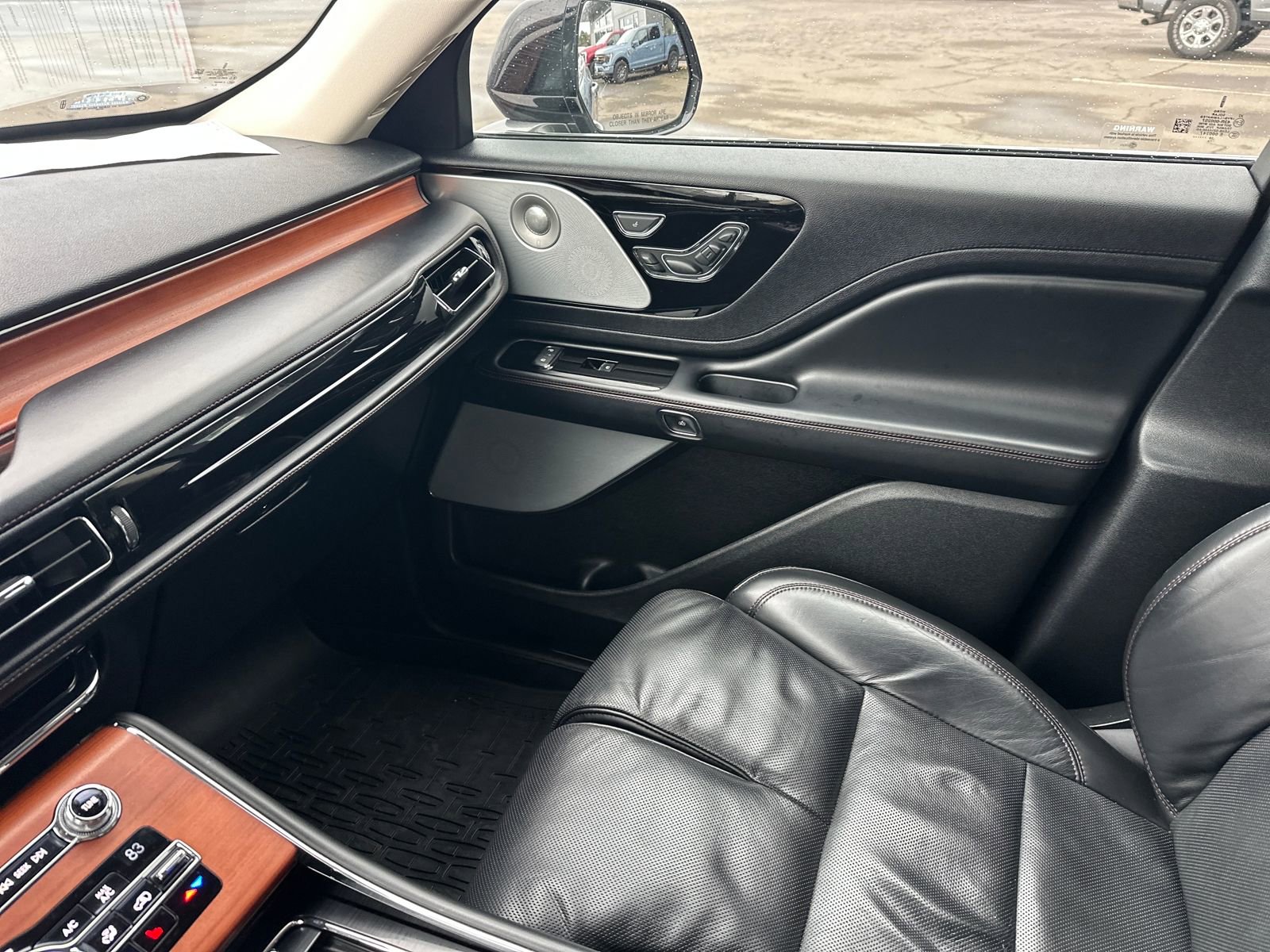 Used 2020 Lincoln Aviator Reserve image 15