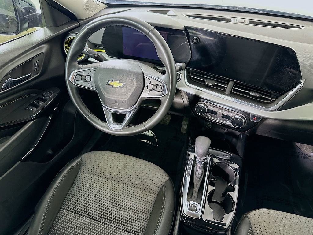 Used 2025 Chevrolet Trax LT w/ Driver Confidence Package image 17